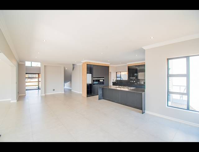4 BEDROOM GATED ESTATE FOR SALE IN WATERLAKE FARM LIFESTYLE ESTATE